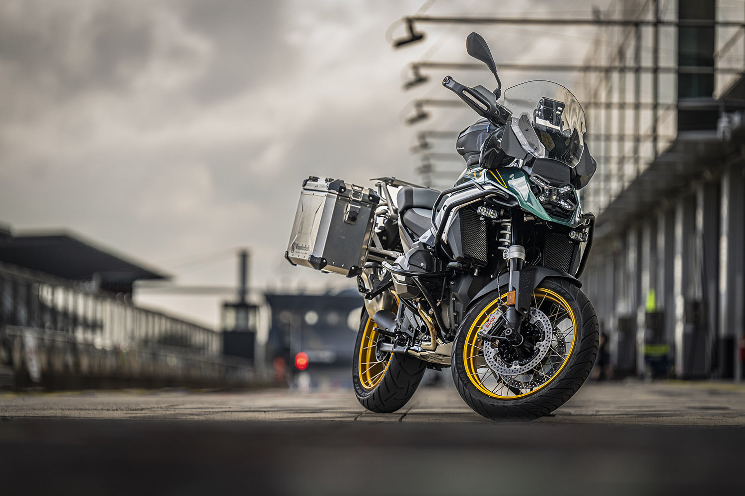 Wunderlich Touring-Sport Windshield R 1300 GS (Adventure) - complete your BMW ✔ Premium components ✔ Integrated design ➜ Order now