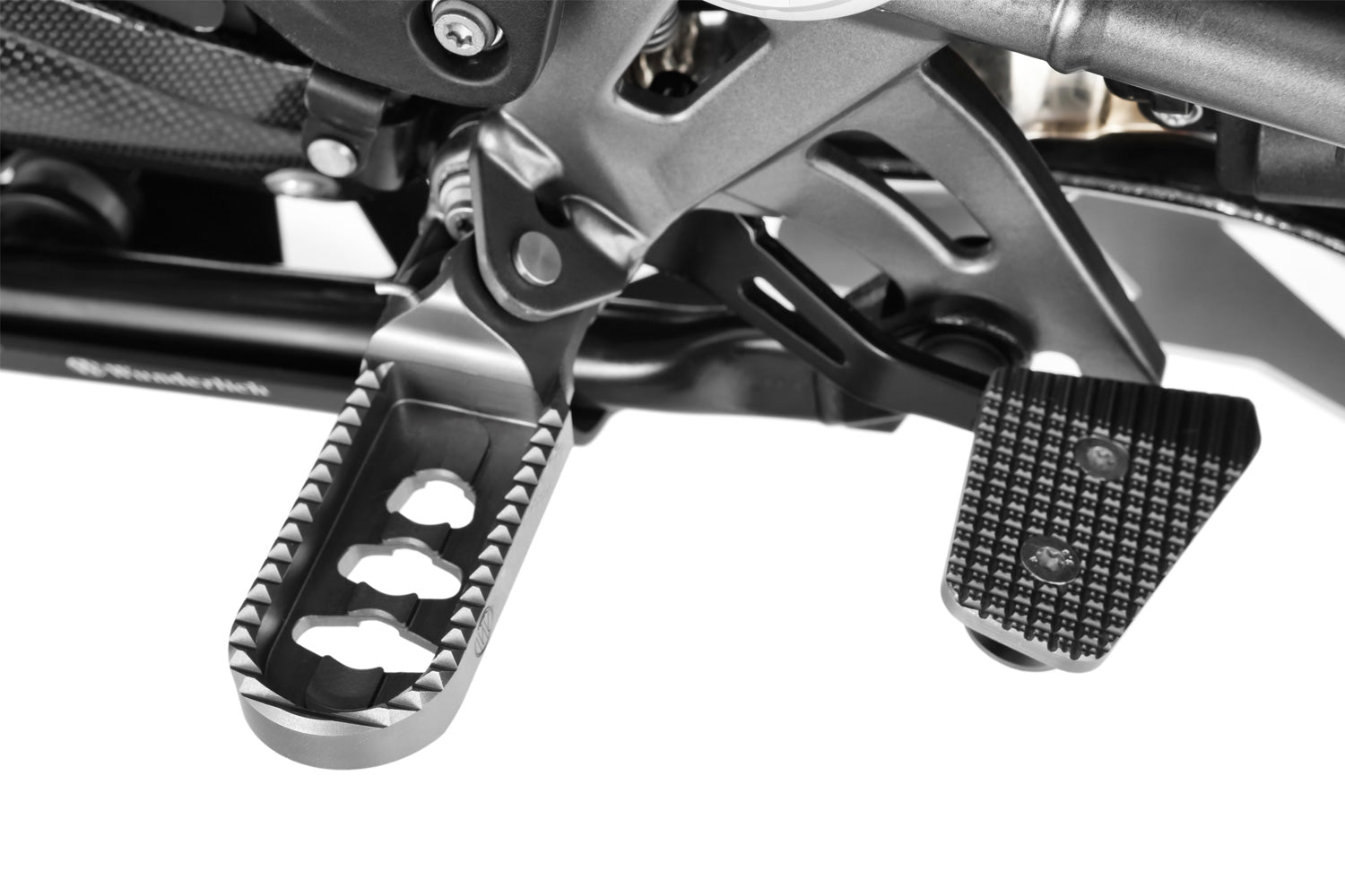 With the brake lever extension it is almost impossible for the foot to slip off or to miss the lever of the R 1200 GS LC.