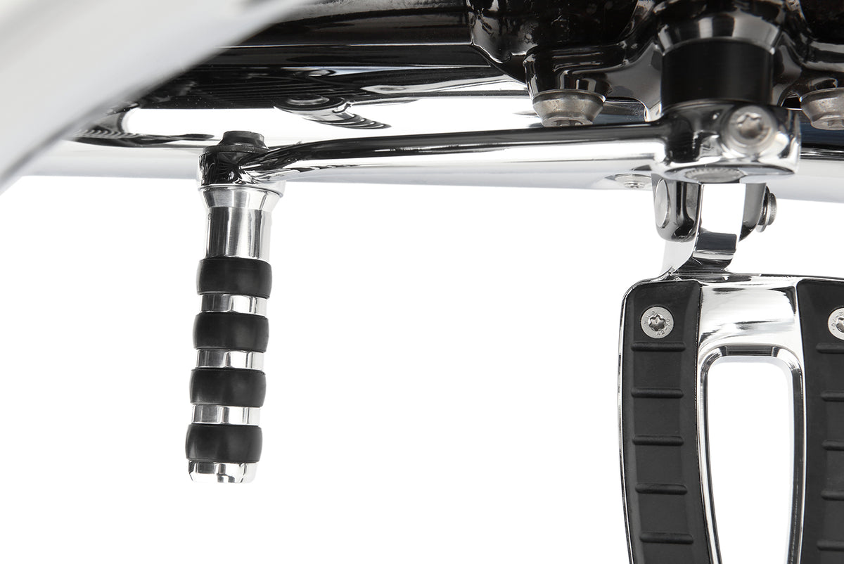 Our gear-shifter extension replaces the series standard lever. At 85 mm, it’s a less more than 20% longer (!) than the original.