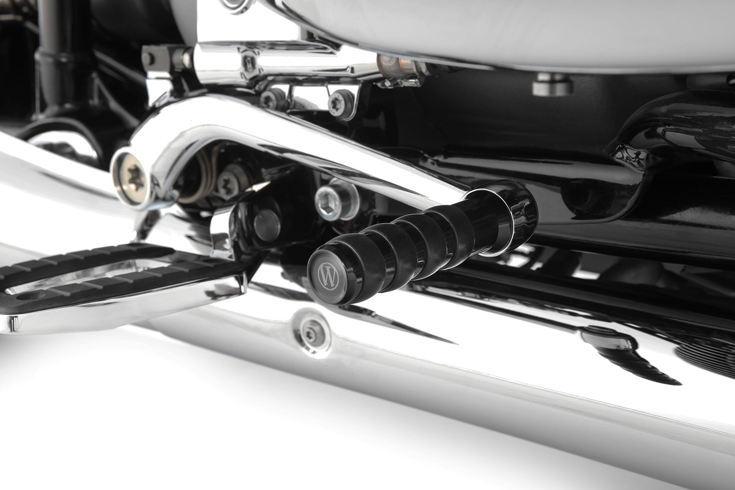 Our brake lever extension optimises the operation of the foot brake on the BMW R 18
