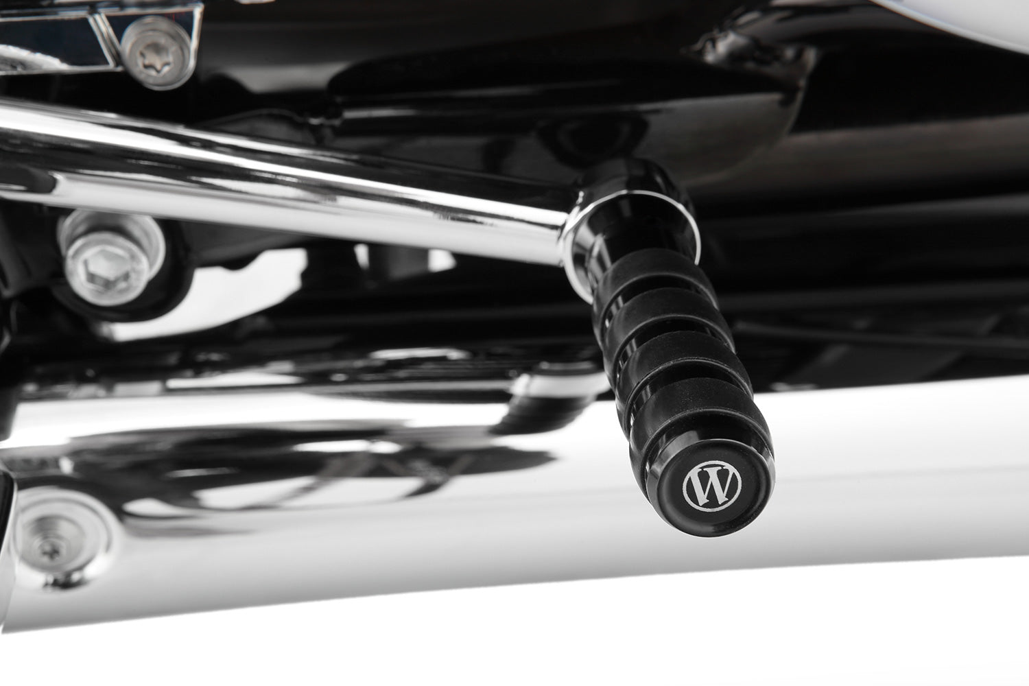 Our brake lever extension optimises the operation of the foot brake on the BMW R 18
