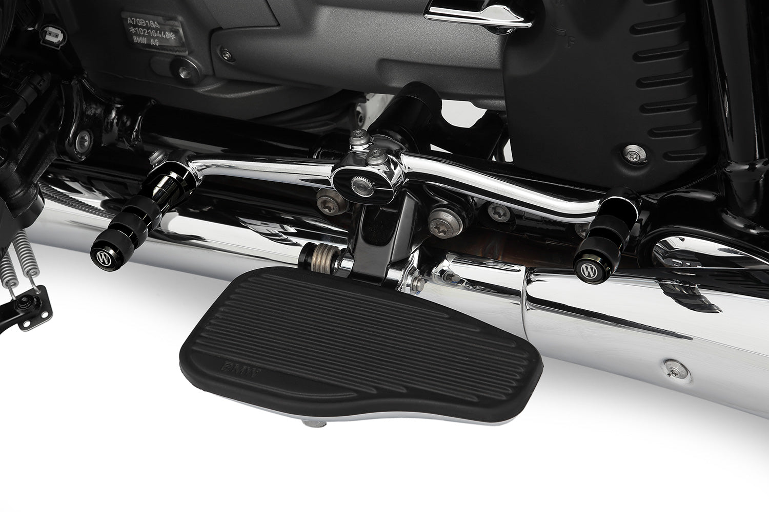 Our gear-shifter extension replaces the series standard lever. At 60 mm, it’s 50% longer (!) than the original.