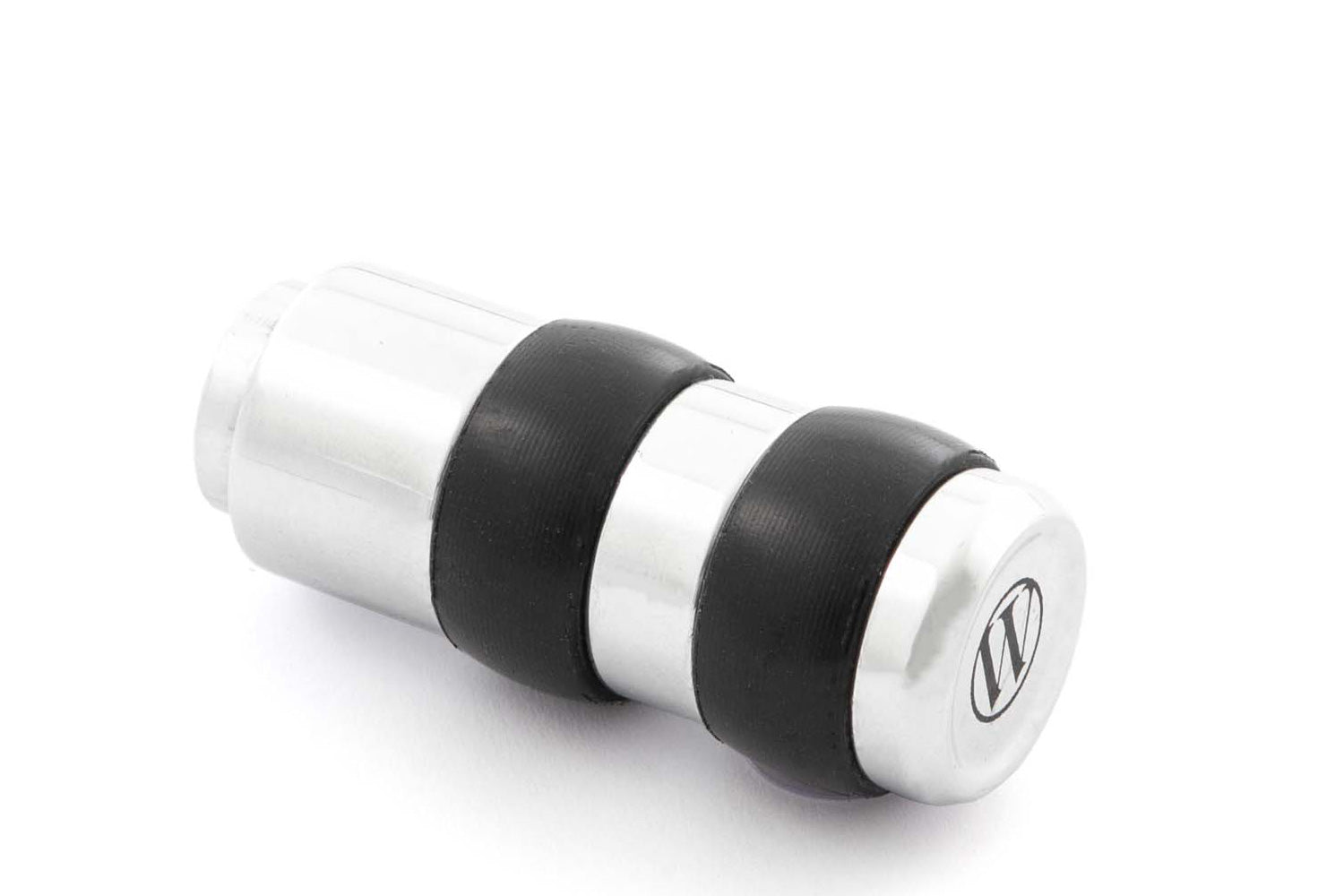 Our gear-shifter extension replaces the series standard lever. At 50 mm, it’s twice as long (!) as the original.