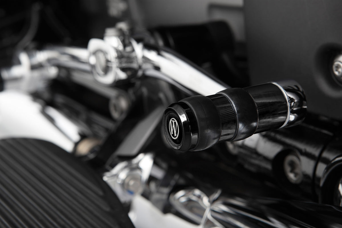 Our gear-shifter extension replaces the series standard lever. At 50 mm, it’s twice as long (!) as the original.