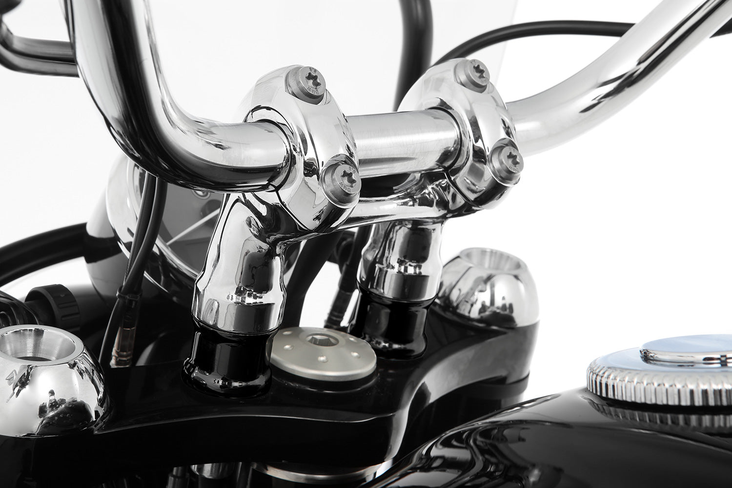 Raises the handlebar base by approx. 25 mm