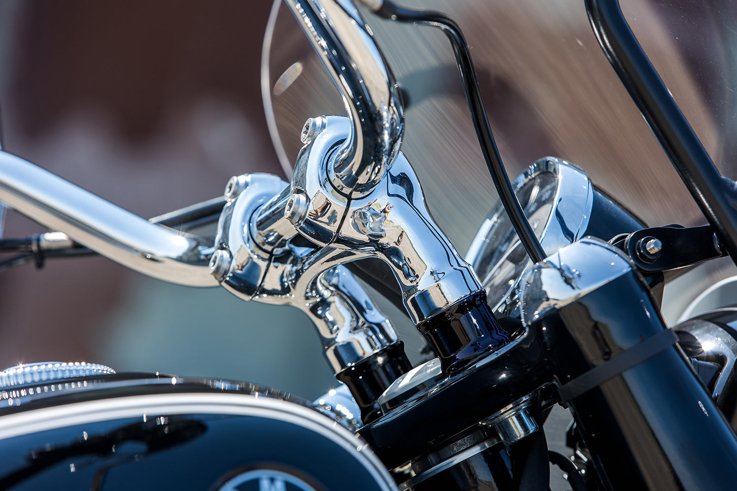 Raises the handlebar base by approx. 25 mm