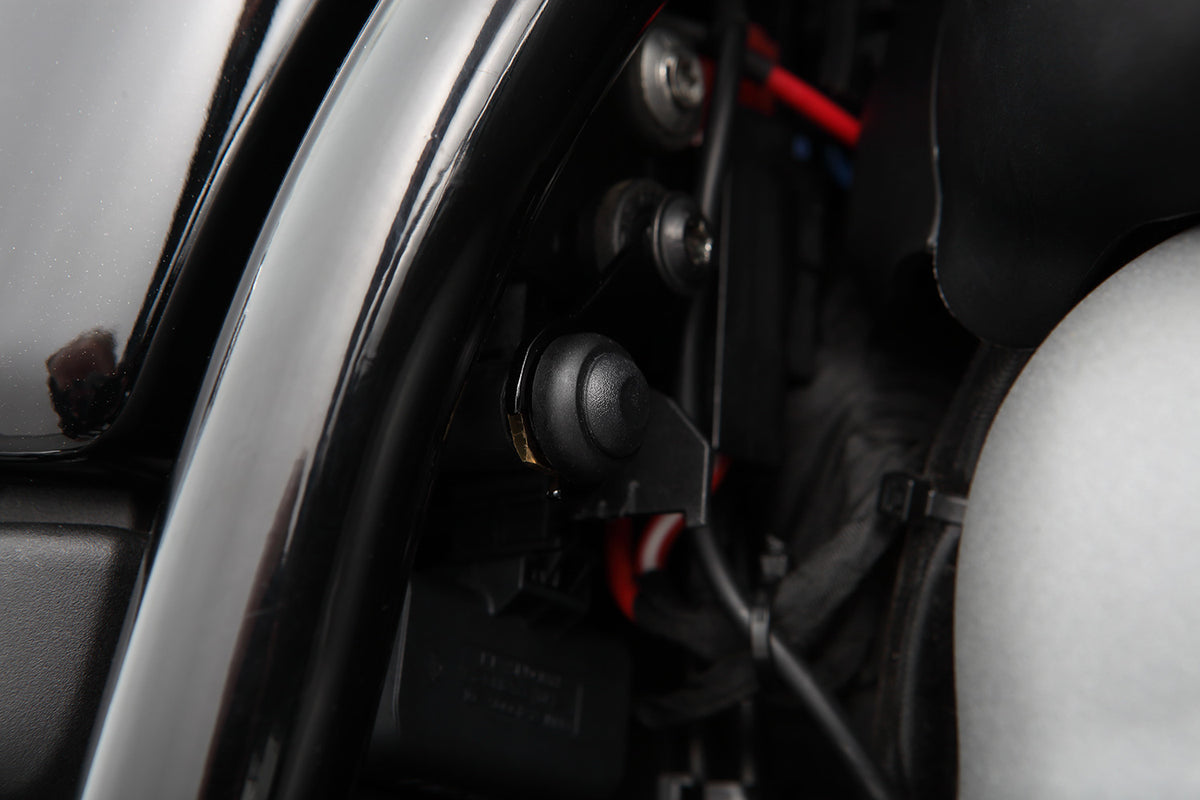 The rotating shaft of the cardan drive is effectively staged by the discreet lighting