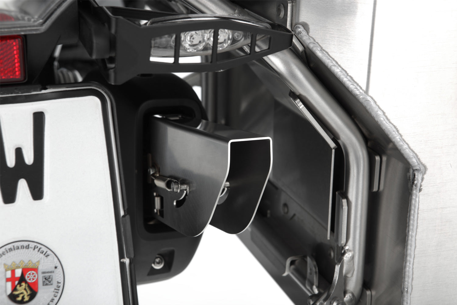 Reduces the droning of the GS, which is often considered unpleasant and irritating