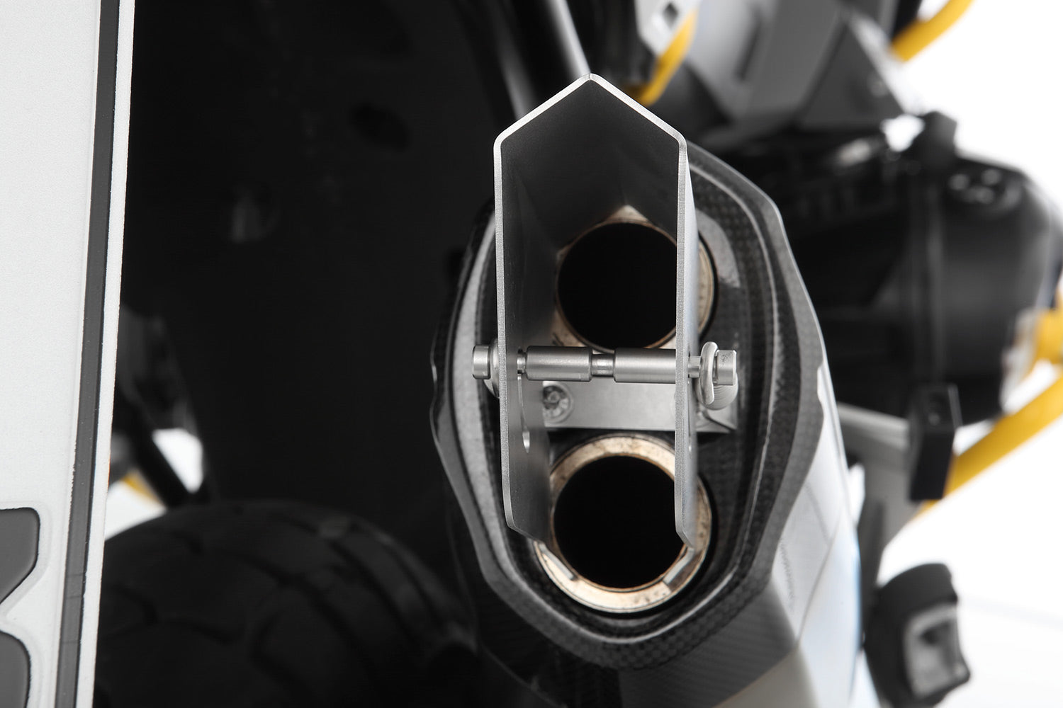 Reduces the droning of the GS, which is often considered unpleasant and irritating