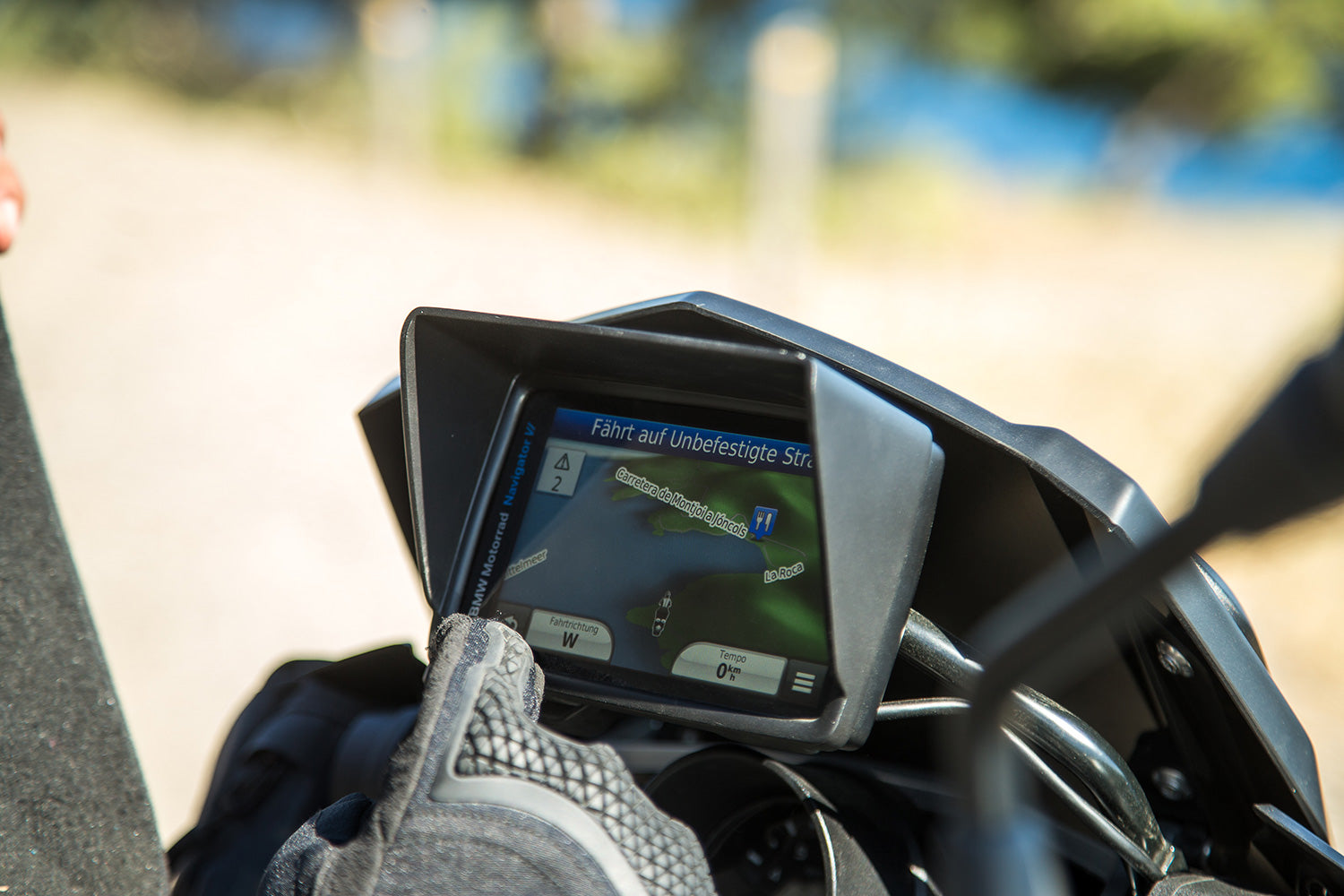 Device sun shade for BMW Navigator VI (6). Read your display even in full sunlight