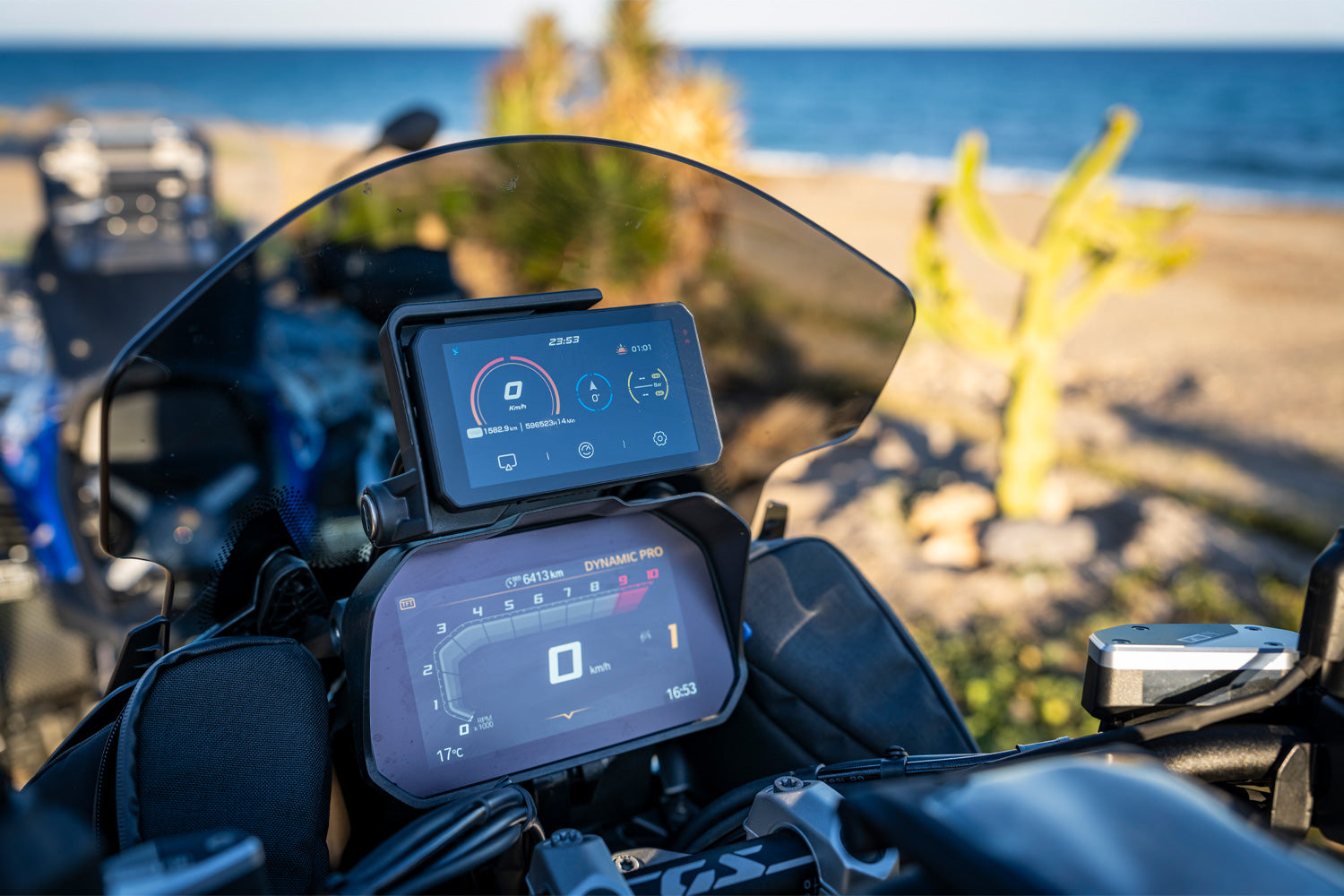 Wunderlich Glare shield for Cockpit TFT 6.5 inch - complete your BMW ✔ Premium components ✔ Integrated design ➜ Order now