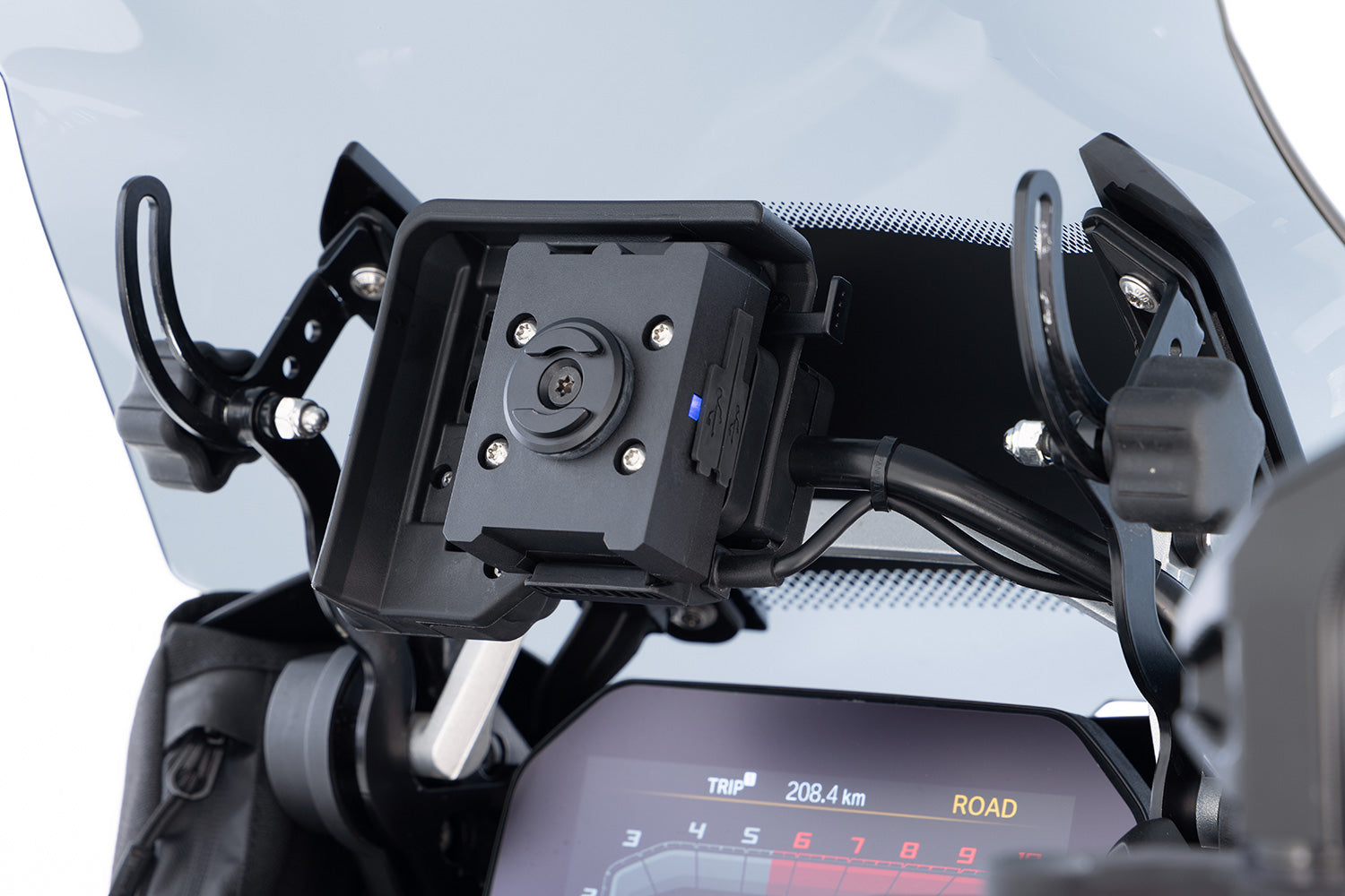 The charging box fits all BMWs with the factory-side BMW navigation preparation (Navigator V, VI)