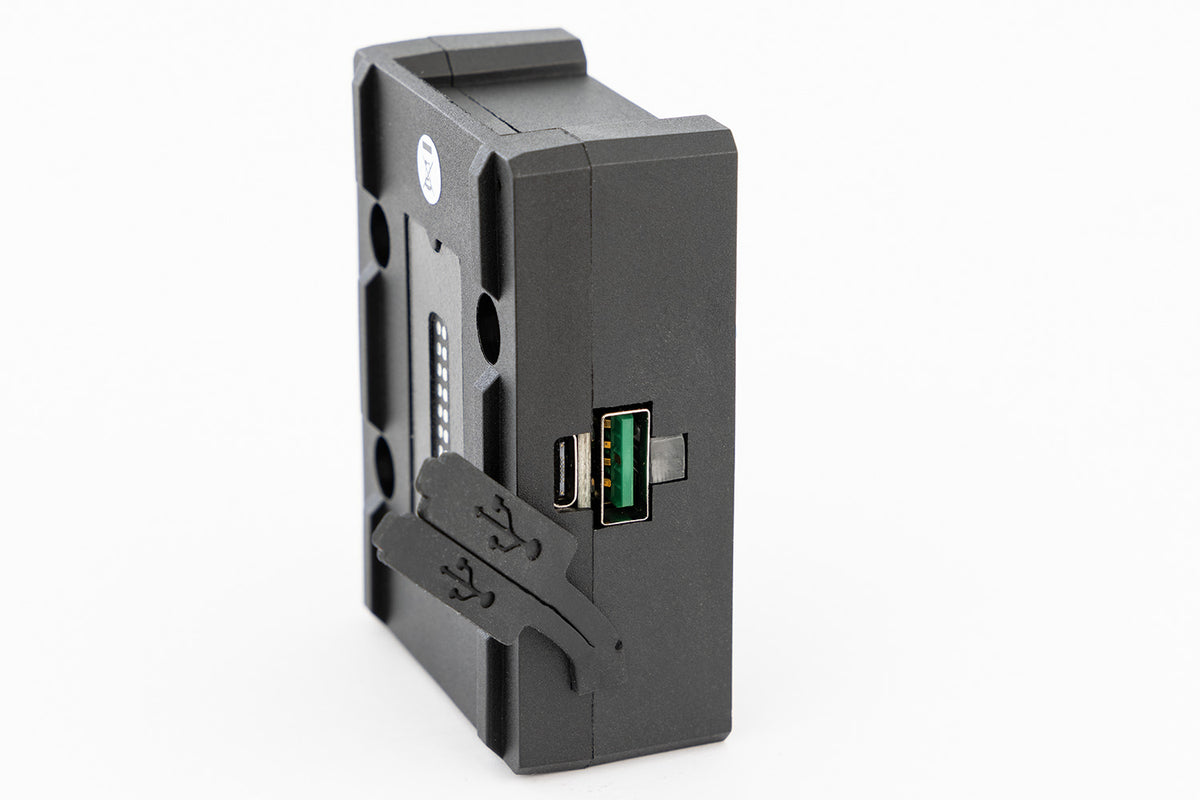 The charging box fits all BMWs with the factory-side BMW navigation preparation (Navigator V, VI)