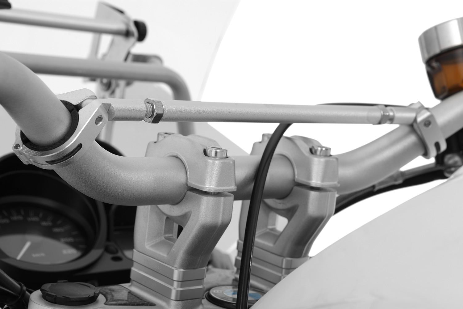 This high-quality black handlebar central support from Wunderlich made of aluminium is 300 mm long with a diameter of 12 mm.