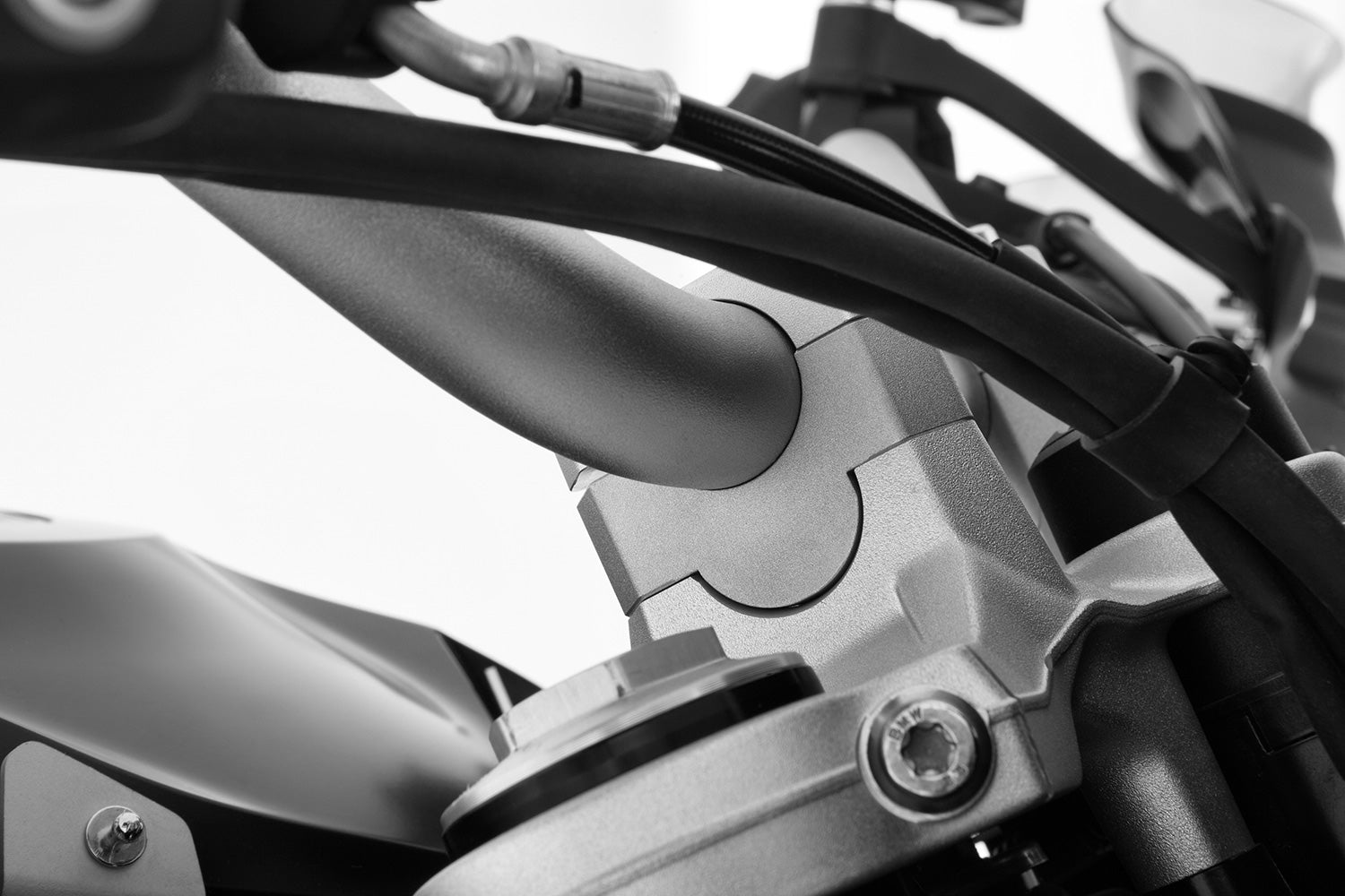 Wunderlich 20 mm handlebar riser for BMW F 850 GS. Better handling and direct riding experience, individual sitting position, more comfort.