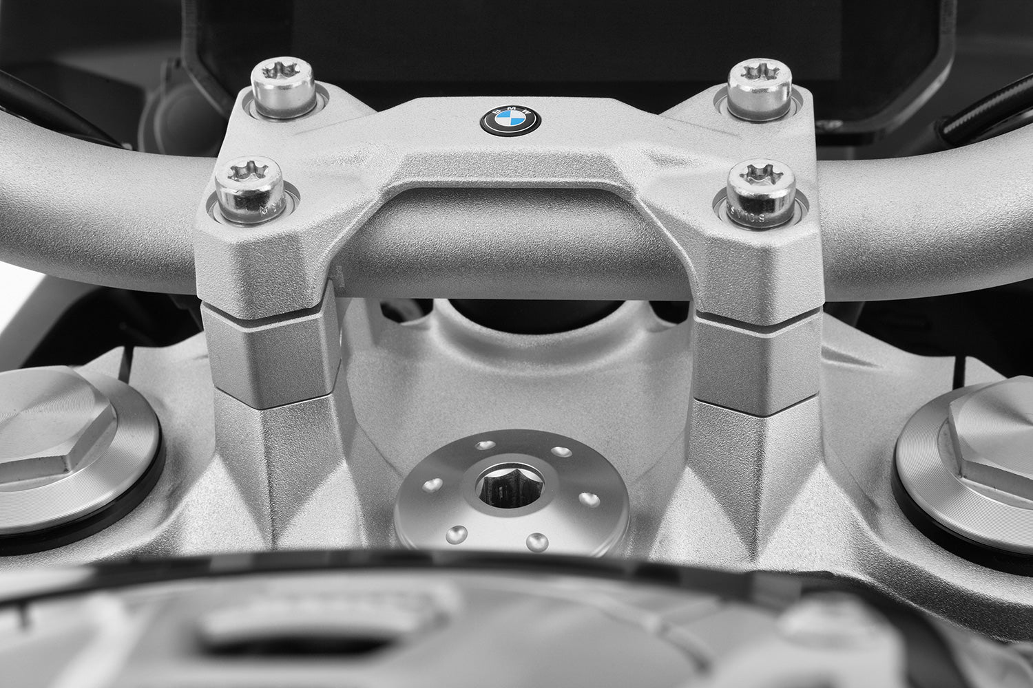 Wunderlich 20 mm handlebar riser for BMW F 850 GS. Better handling and direct riding experience, individual sitting position, more comfort.