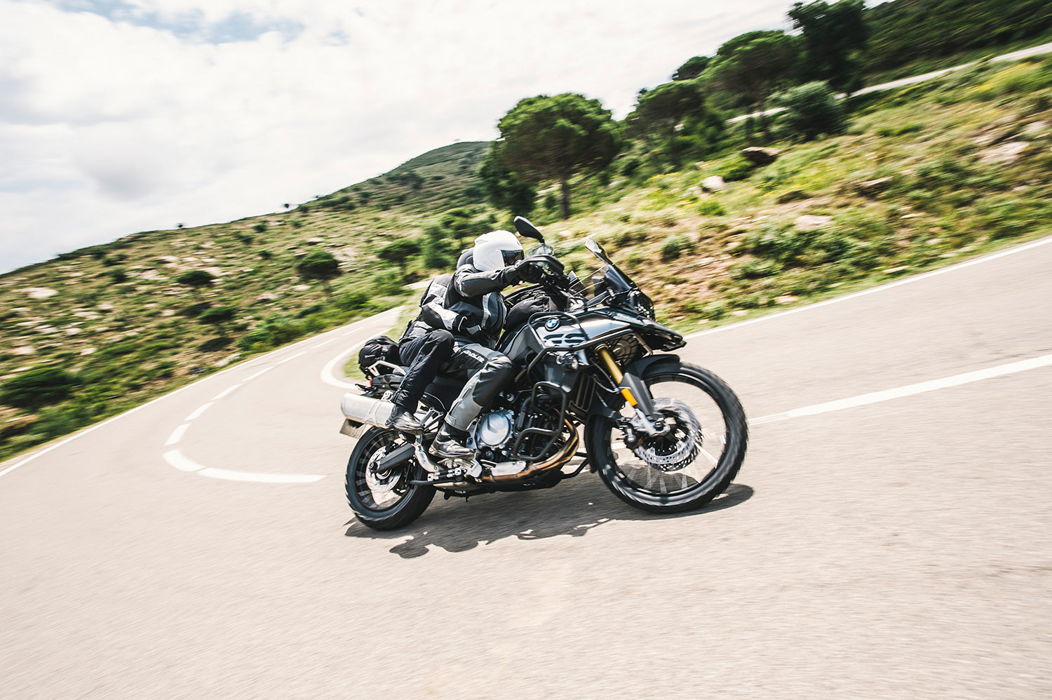 Wunderlich 20 mm handlebar riser for BMW F 850 GS. Better handling and direct riding experience, individual sitting position, more comfort.