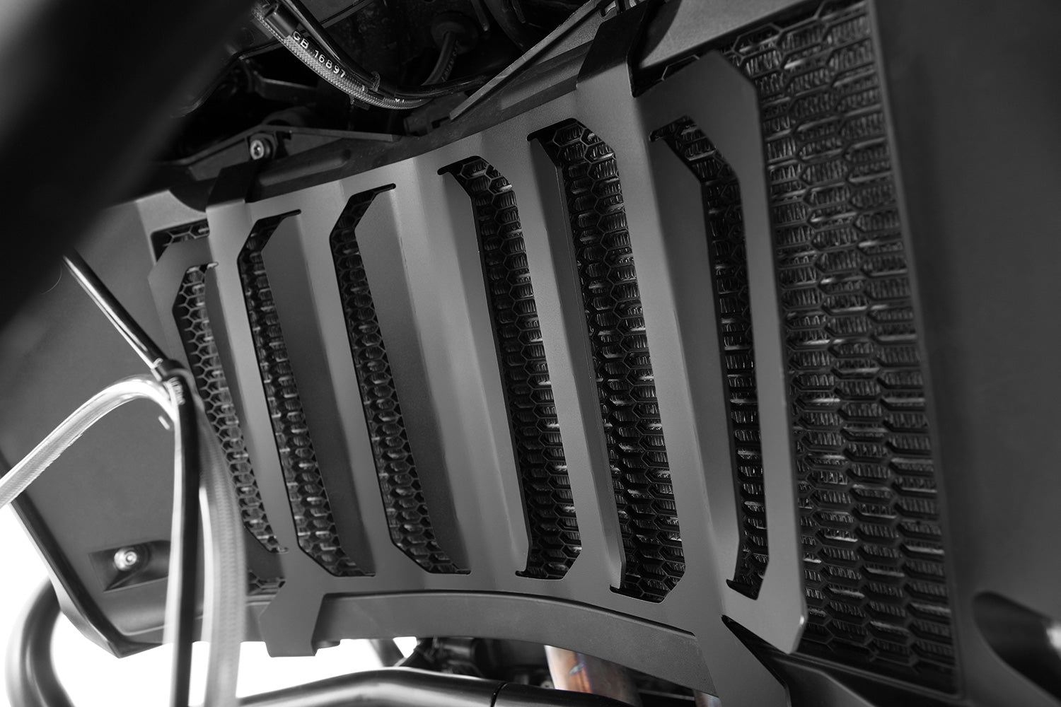 Wunderlich wradiator protection for the BMW F 750|850 GS. Finely meshed stainless steel grilles protect the cooler from dirt and damag