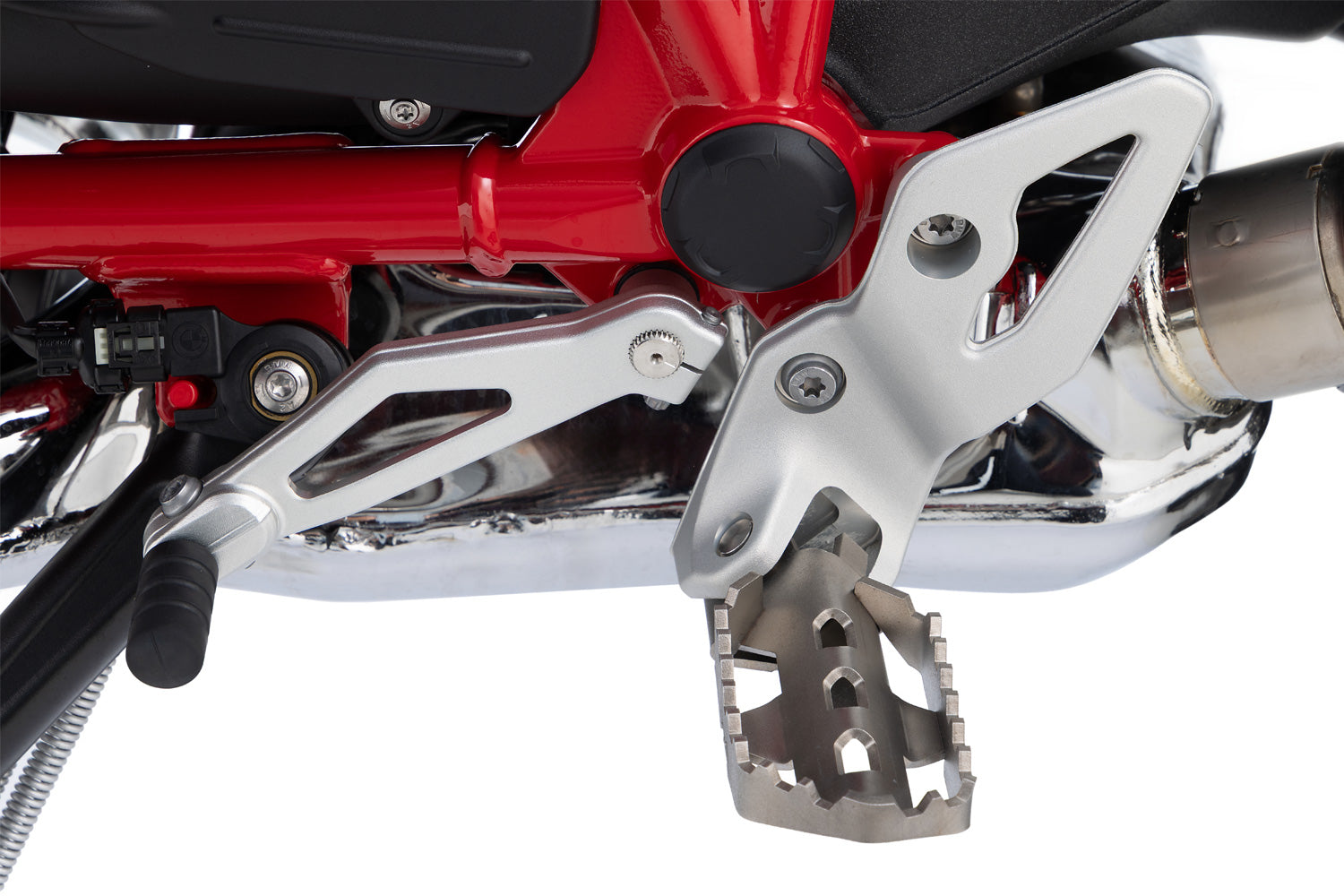 Robust footpegs for on-road and off-road use ✔ Premium components ✔ Integrated design
