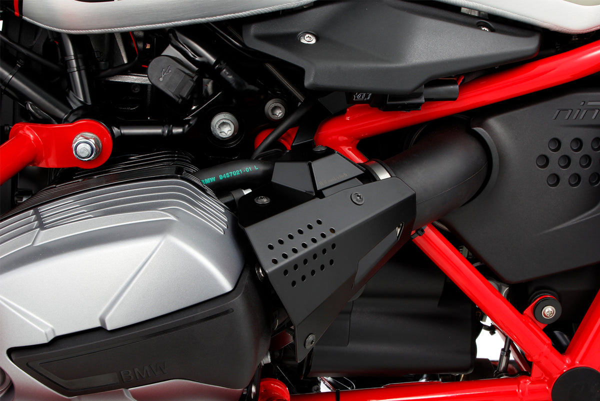 The cover of the fuel injection system protects the intake pipe area including the injector tube, line connections and throttle valve sensor