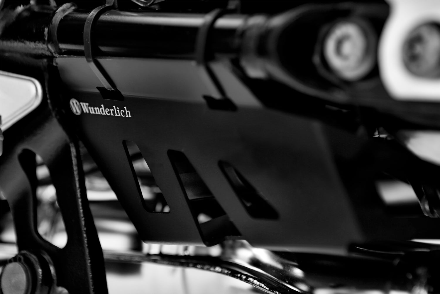 The Wunderlich exhaust flap control cover reliably protects the control flaps on the BMW R1200GS LC against damage