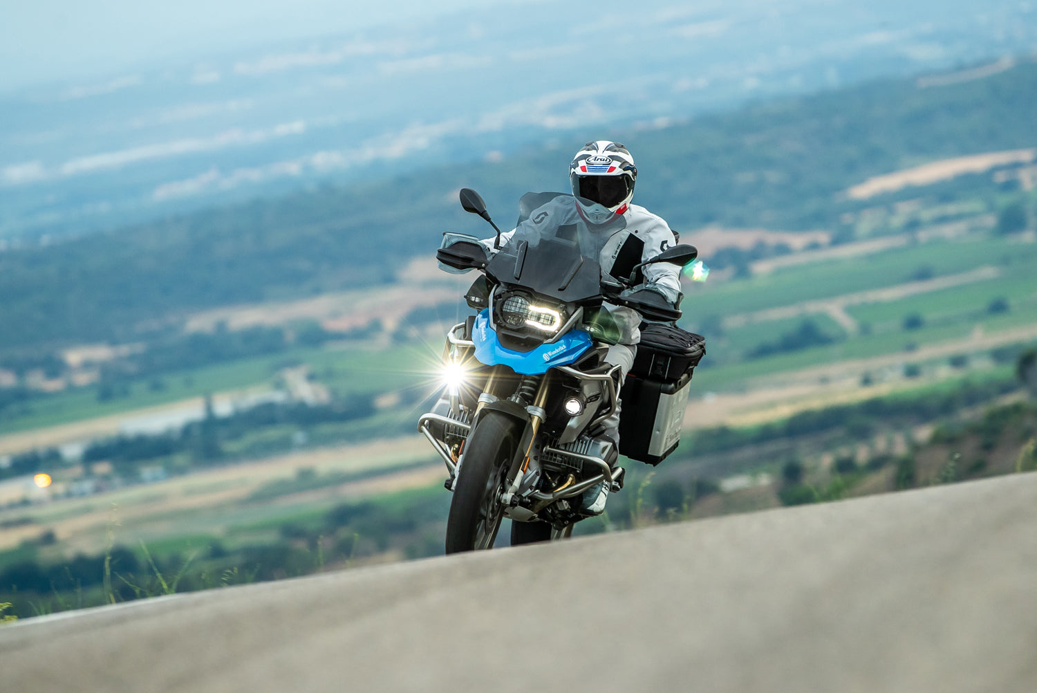 The Wunderlich exhaust flap control cover reliably protects the control flaps on the BMW R1200GS LC against damage