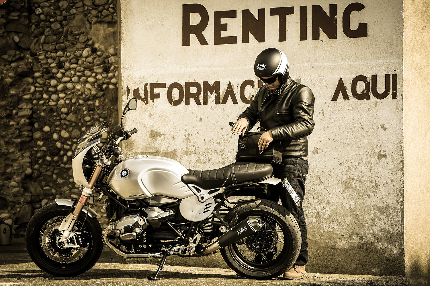 These hand guards offer maximum protection from cold, rain, or dirt.