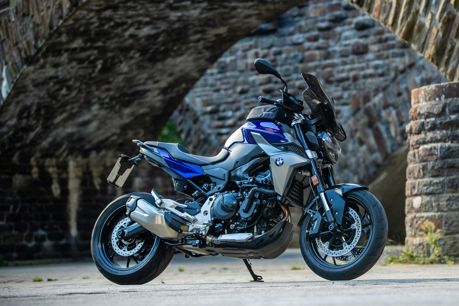 These hand guards offer maximum protection from cold, rain, or dirt.