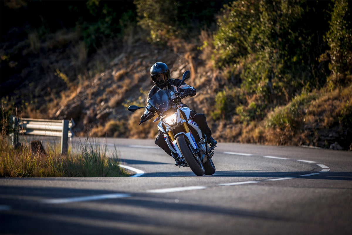These hand guards offer maximum protection from cold, rain, or dirt.