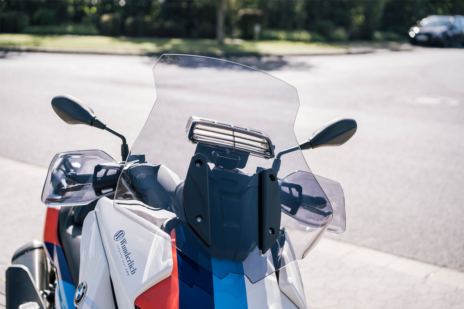 Hand guards BMW Scooter C 400 GT,  C 400 X For a long time, the use of Hand guards was reserved exclusively for off-road machines.