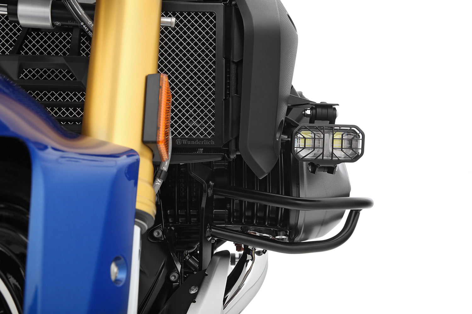 With a full 2 x 4000, so a total of 8000 lumen, they provide four times the luminous flux of conventional auxiliary headlights