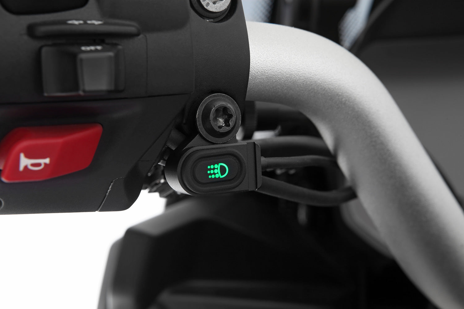 With a full 2 x 4000, so a total of 8000 lumen, they provide four times the luminous flux of conventional auxiliary headlights