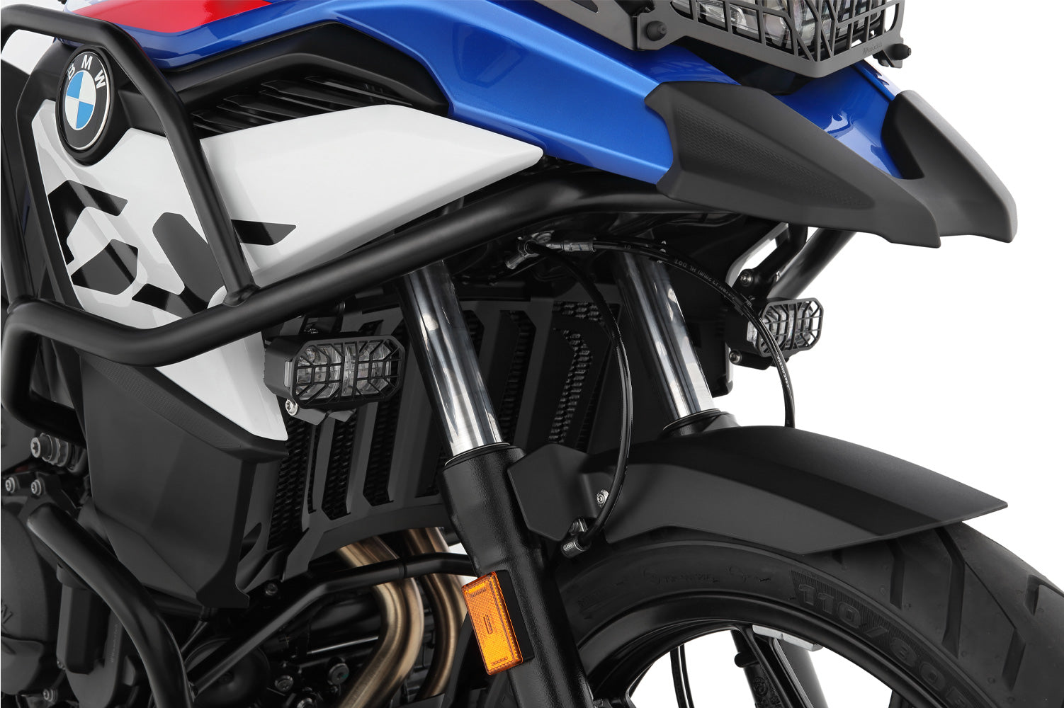 With a full 2 x 4000, so a total of 8000 lumen, they provide four times the luminous flux of conventional auxiliary headlights
