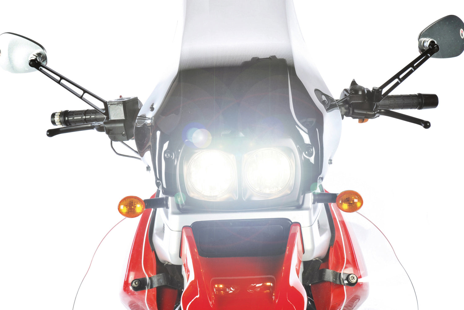 This double headlight for the R 850 | 1150 GS gives a clever transition from the square headlight coverto the deep-set round headlights.
