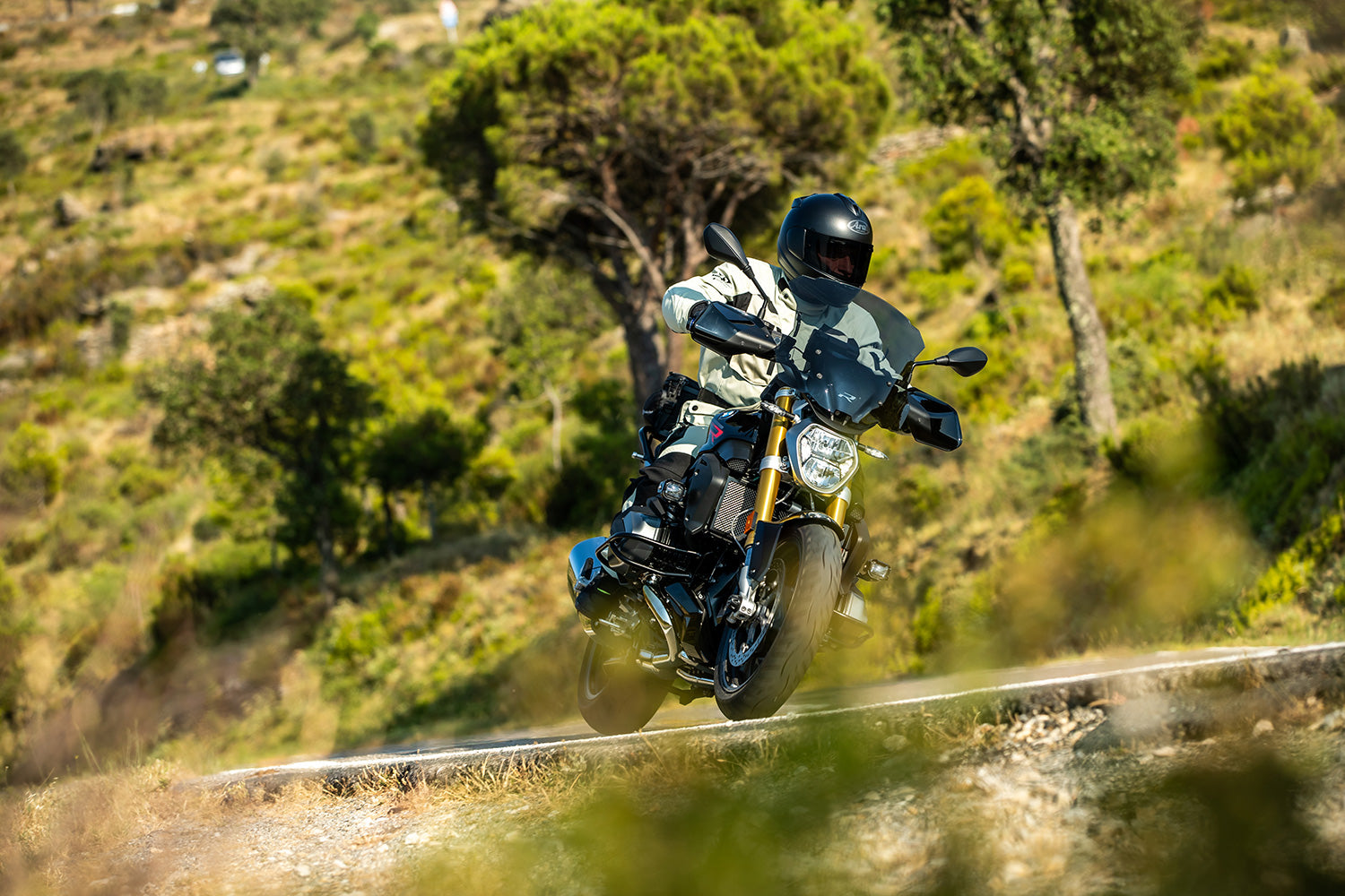 Optimal relief of head, upper body and shoulders - complete your BMW ✔ Premium components ✔ Integrated design ➜ Order now