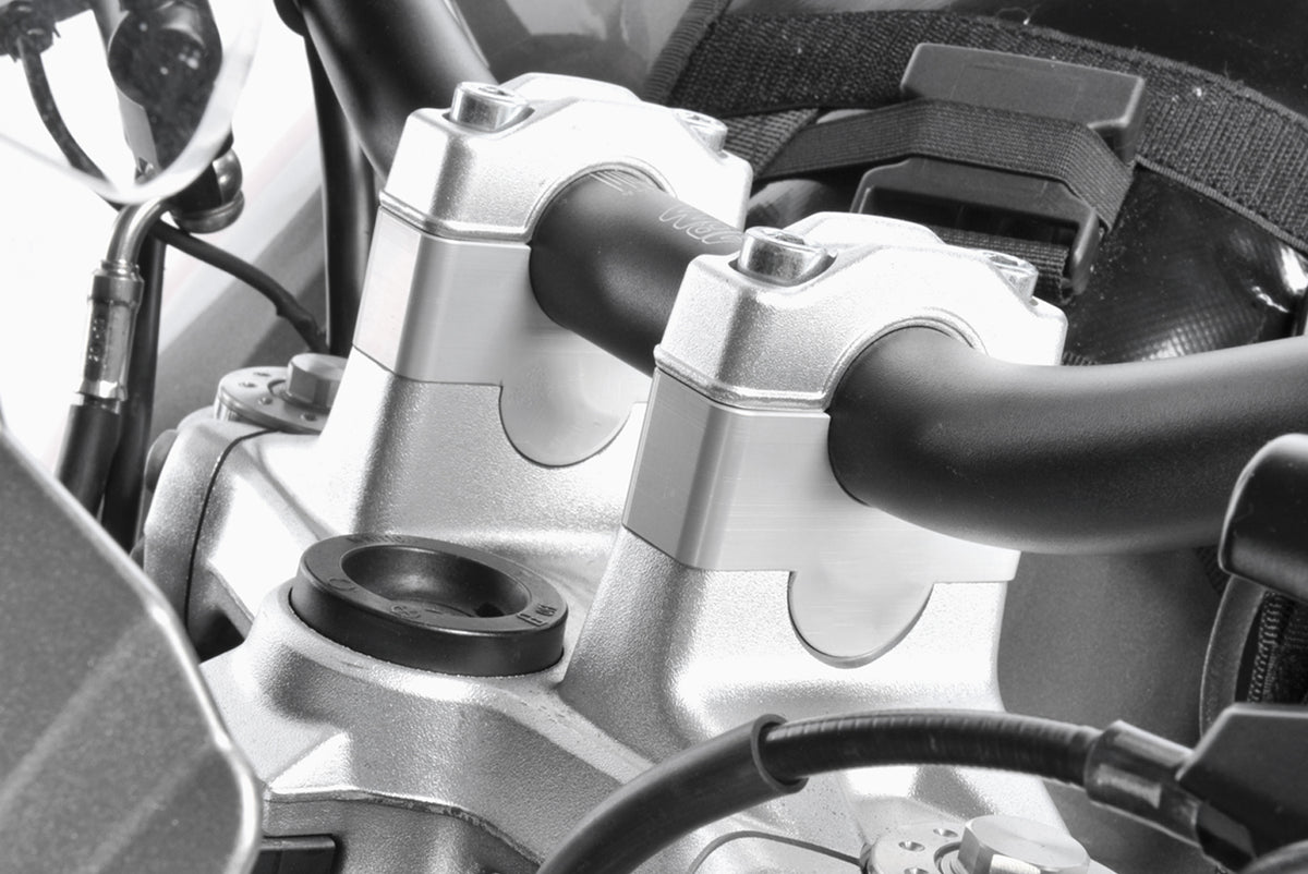 The 25mm aluminium Wunderlich handlebar riser for F 800 R provides better handling and a relaxed, upright position.