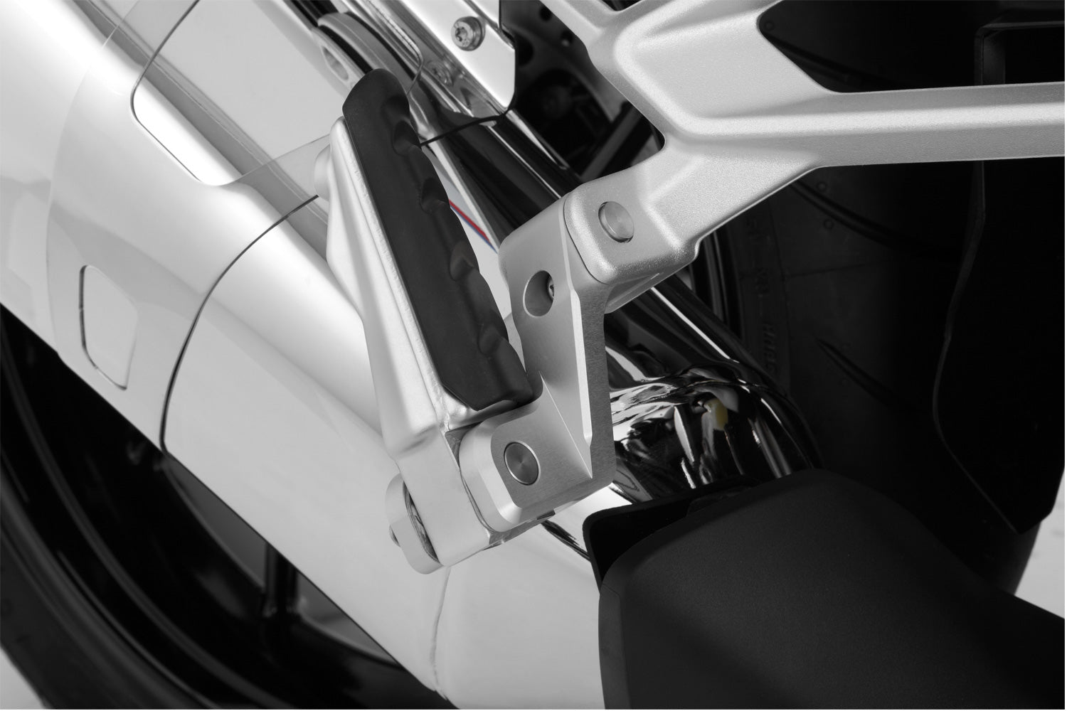 Approx. 45 mm lower compared to the position of the original footrests