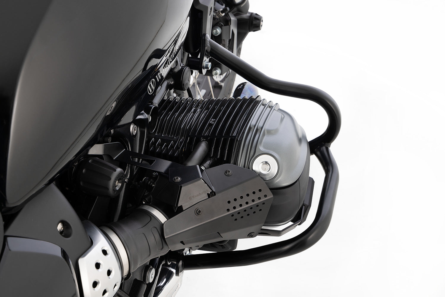 Enables the installation of engine protection bar with valve cover & cylinder protection guards