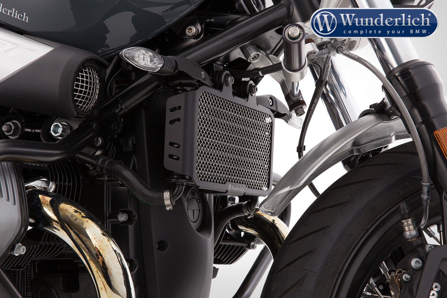 The oil cooler protection grille »EXTREME« for the BMW provides effective protection and ensures optimal long-term cooling air flow.
