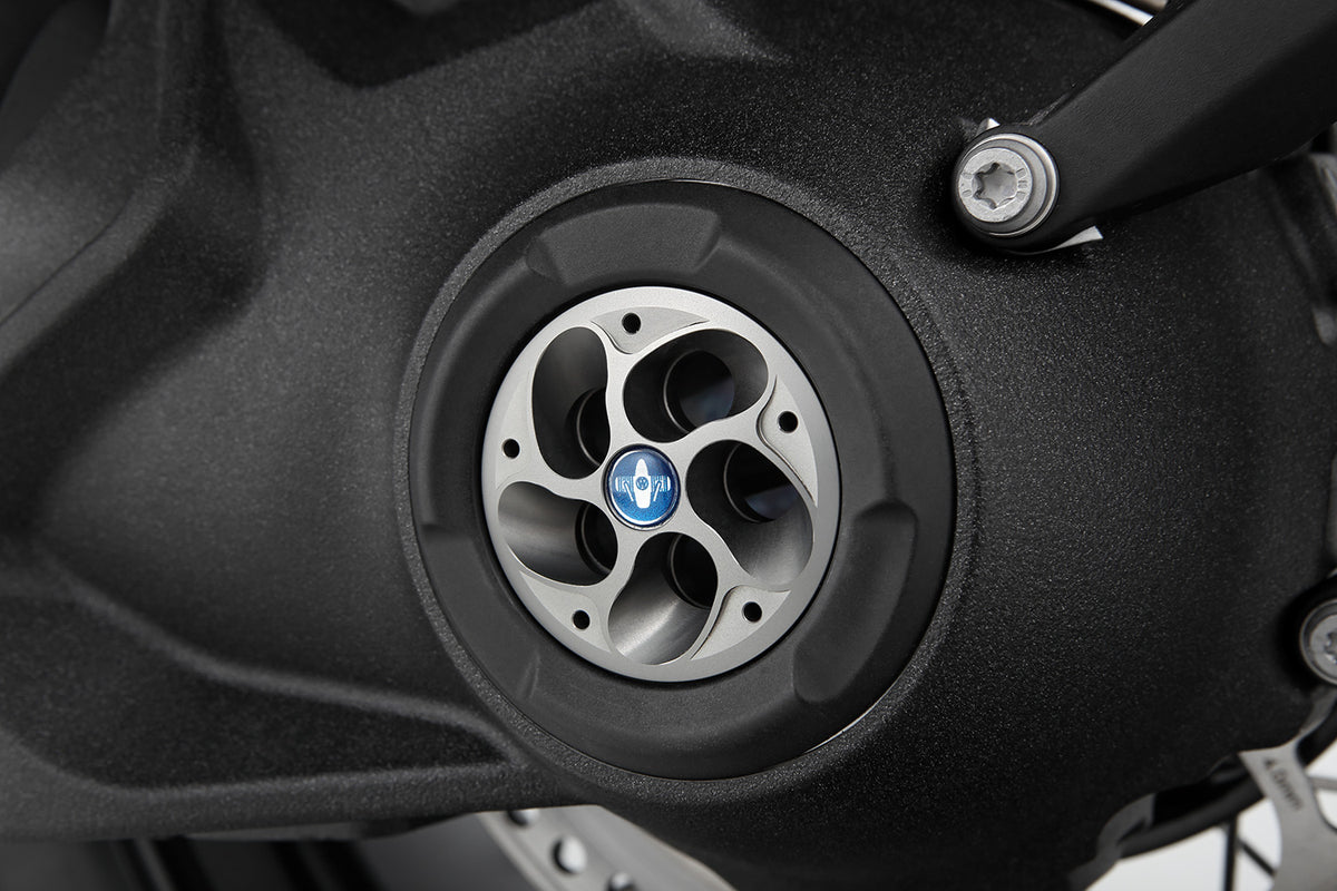 Wunderlich hub cover tornado for bmw r 1200 gs lc closes the hollow, ragged wheel hub.