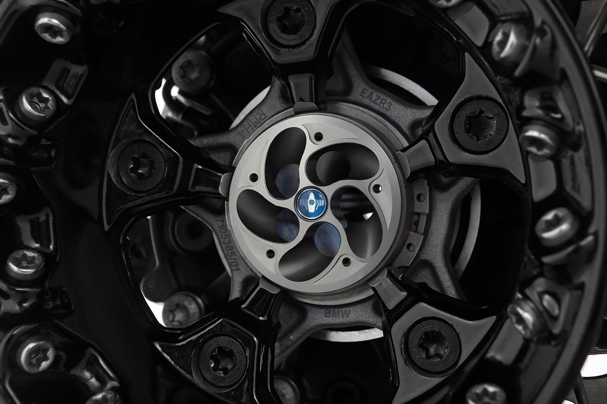 Wunderlich hub cover tornado for bmw r 1200 gs lc closes the hollow, ragged wheel hub.