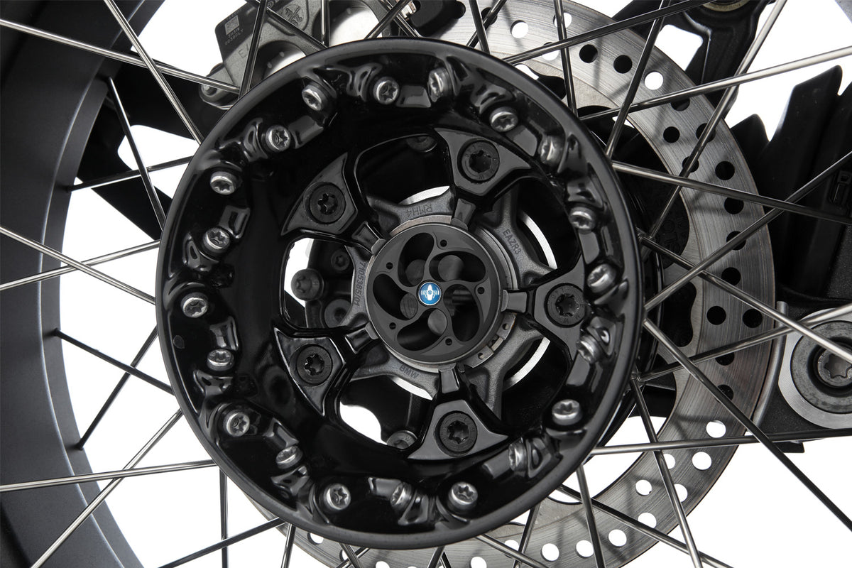 Wunderlich hub cover tornado for bmw R 1200 GS LC Adv. GS LC, R LC, RS LC, RT LC closes the hollow, ragged wheel hub.