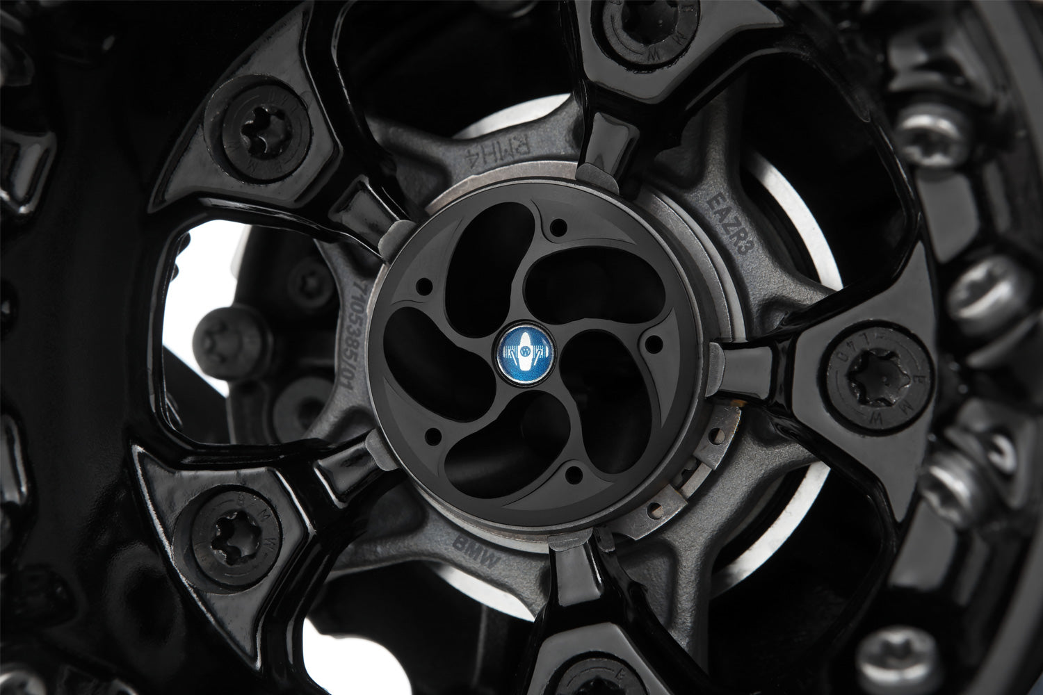 Wunderlich hub cover tornado for bmw R 1200 GS LC Adv. GS LC, R LC, RS LC, RT LC closes the hollow, ragged wheel hub.