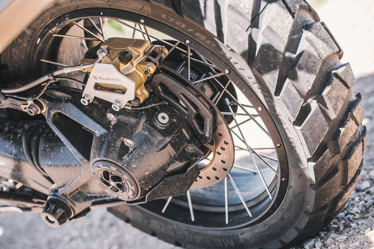 Wunderlich hub cover tornado for bmw R 1200 GS LC Adv. GS LC, R LC, RS LC, RT LC closes the hollow, ragged wheel hub.