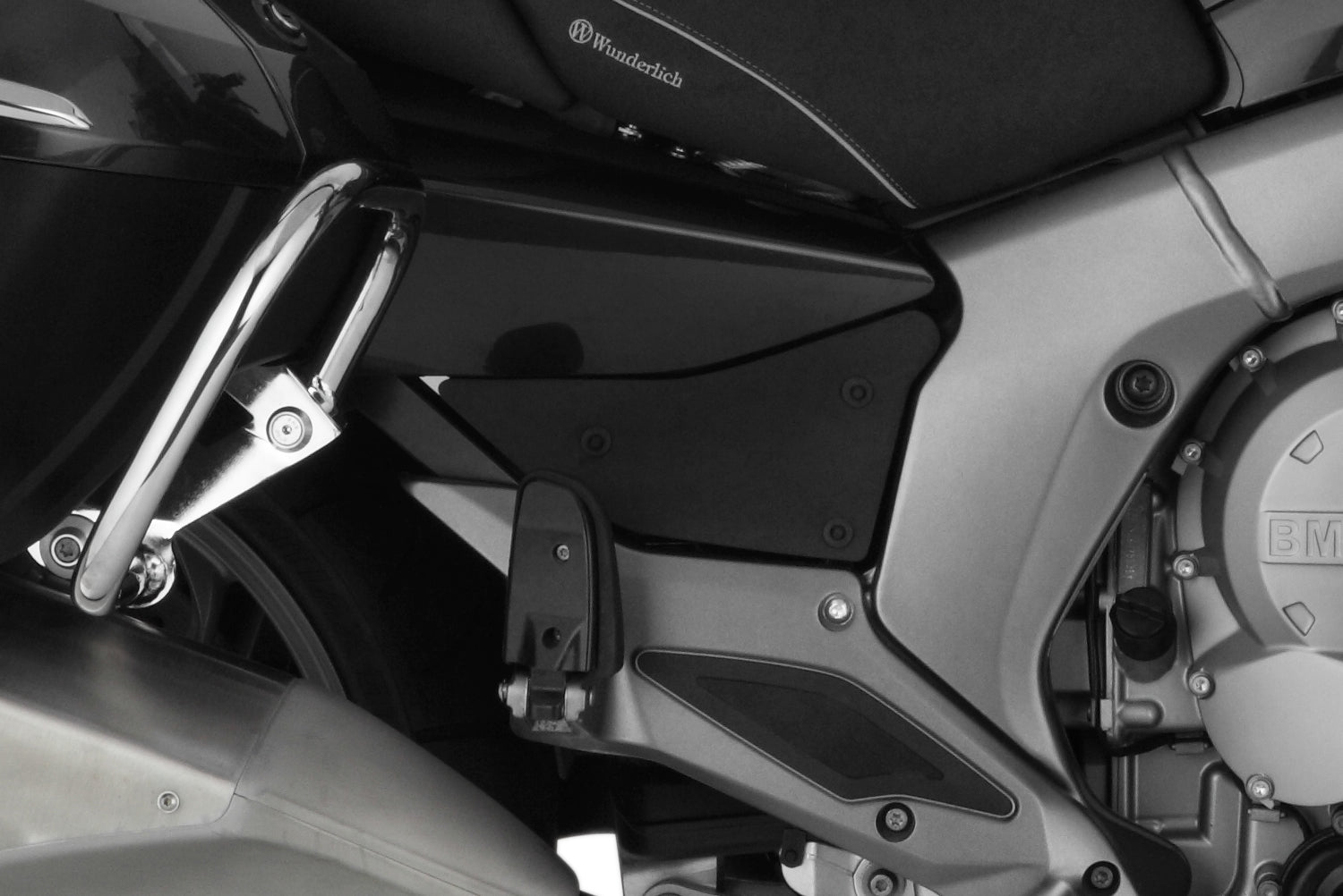 Reliably protects the rear against dirt and splashed up water