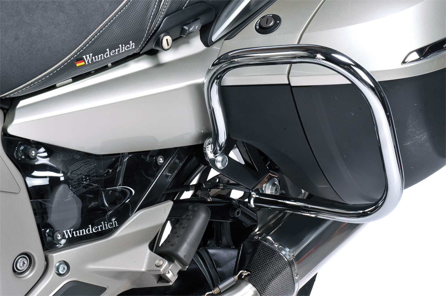 The case protection bar integrate to the bike and offer outstanding protection for the rear of the heavy K1600 GT and GTL..
