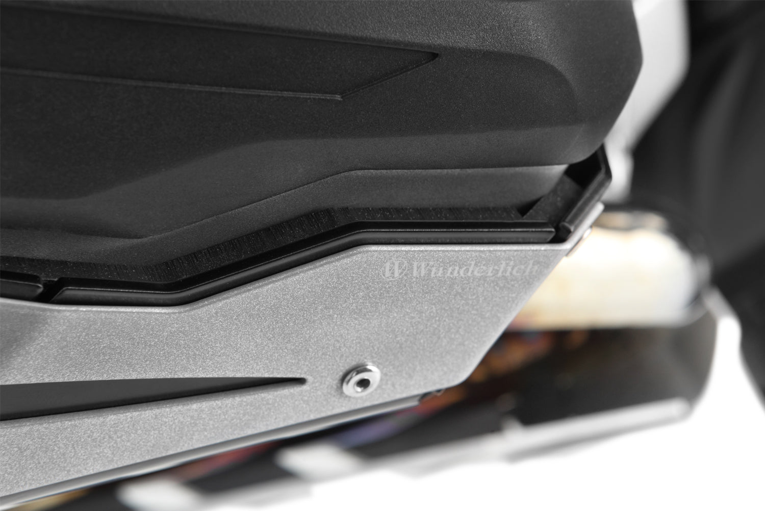Life insurance for the damage-prone boxer valve covers! Cylinder Head Protector protects also the sensitive bolt threads in the cylinder.