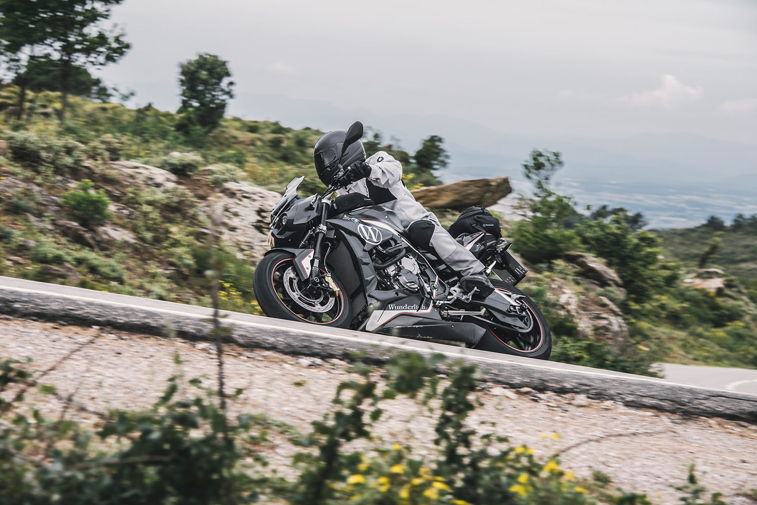 Wunderlich crash pads RACING S 1000 R - complete your BMW ✔ Premium components ✔ Integrated design ➜ Order now