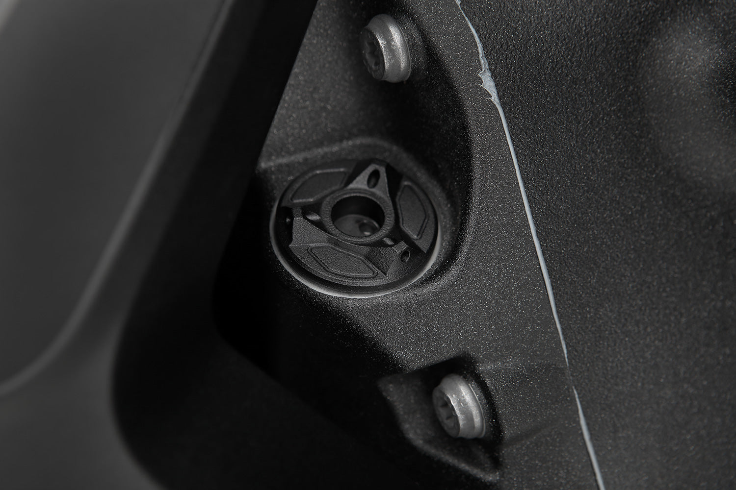 Perfect theft protection: This oil filler cap can only be opened with the supplied special key