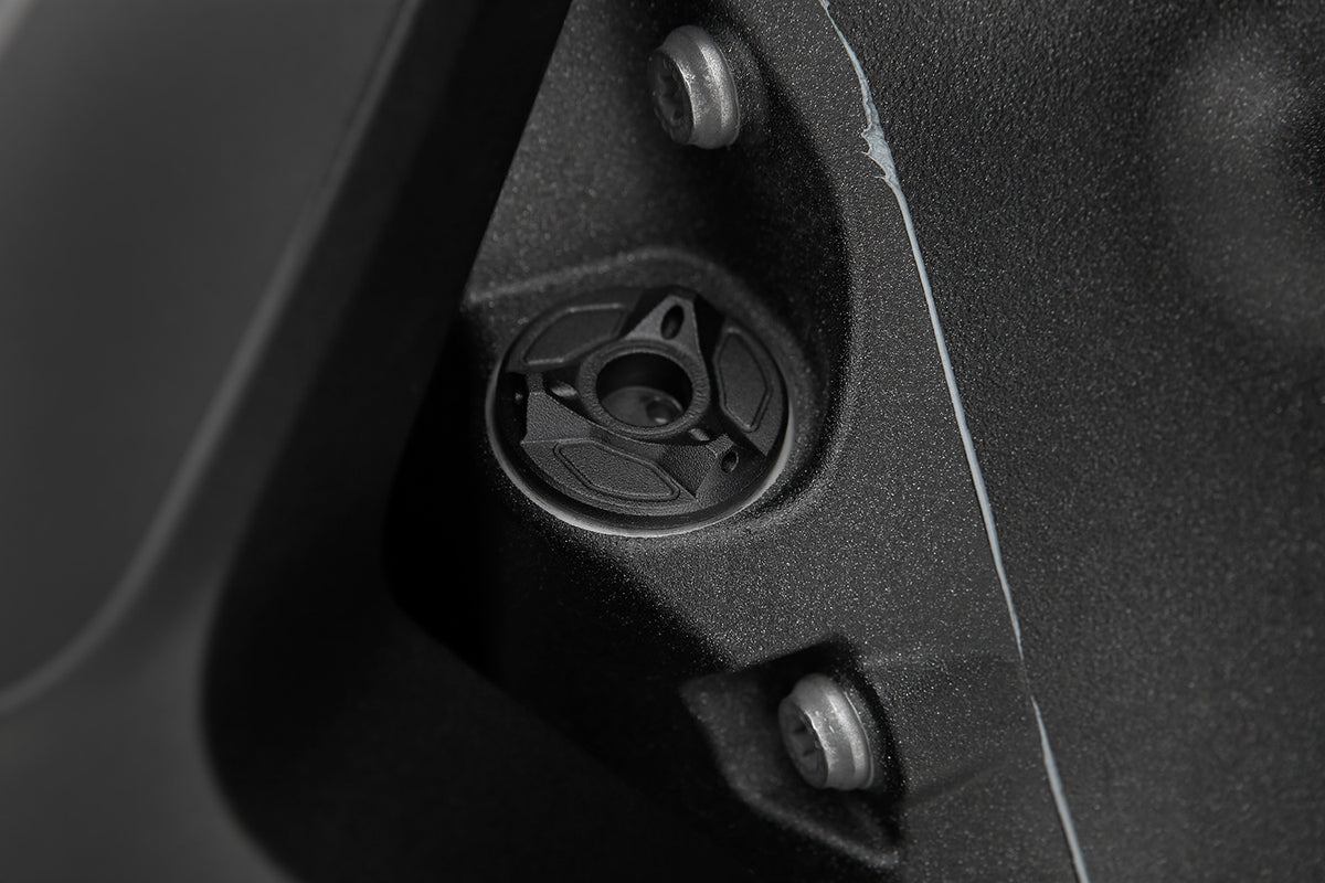 Perfect theft protection: This oil filler cap can only be opened with the supplied special key